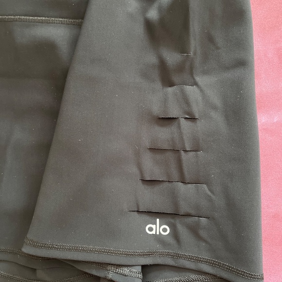 ALO shorts - Picture 2 of 9